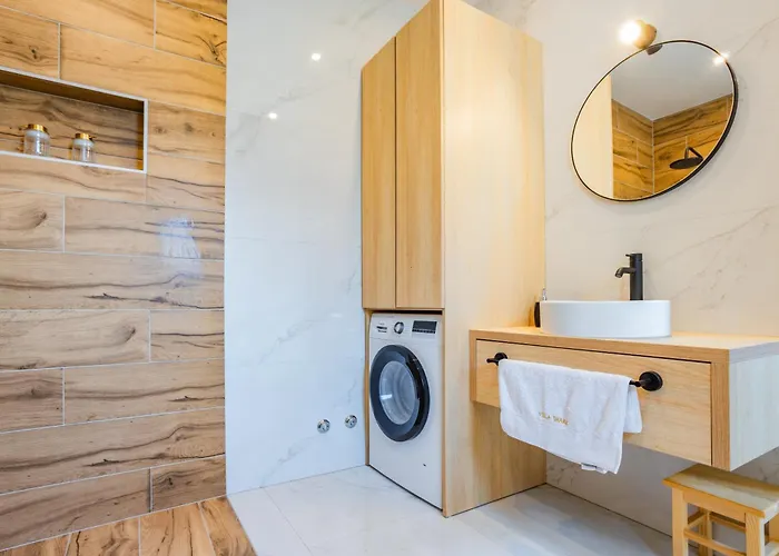 Shark Villa Maslenica