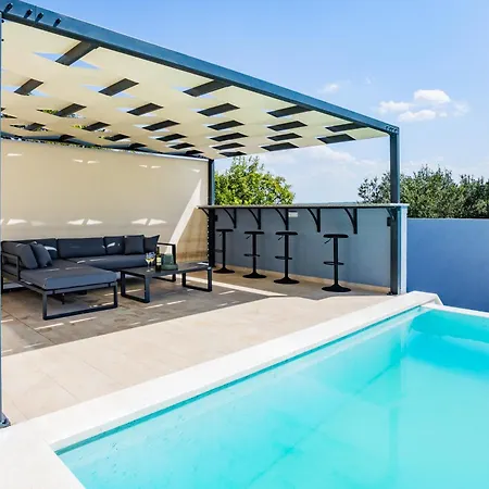 Villa Shark Maslenica