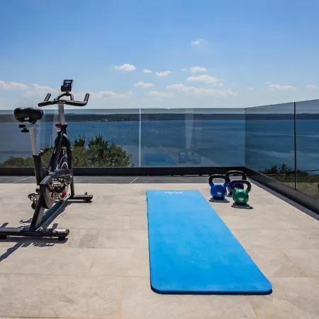 Villa Shark Maslenica