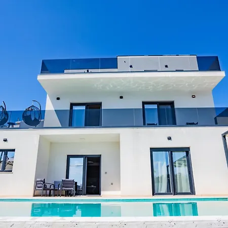 Shark Villa Maslenica