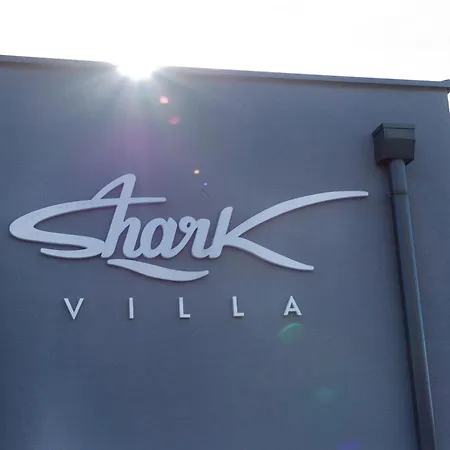 Superior Shark - With Elevator *