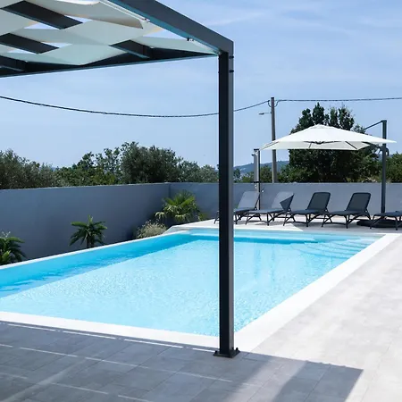 Superior Shark - With Elevator Villa Maslenica