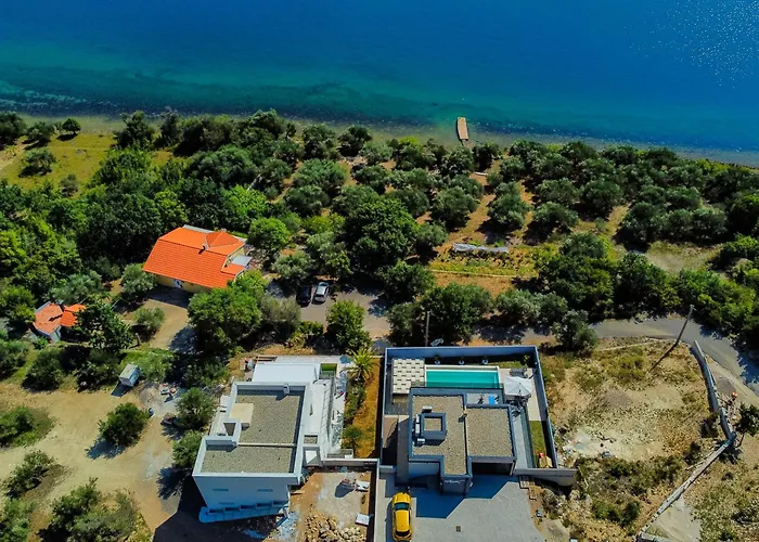 Shark Villa Maslenica