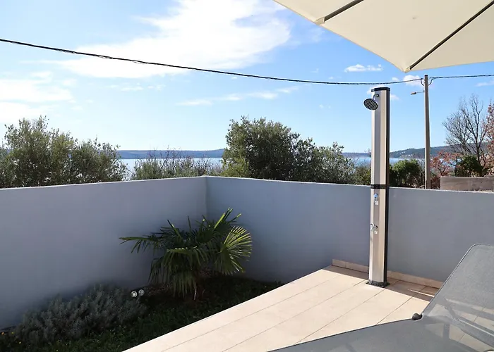 Shark Villa Maslenica